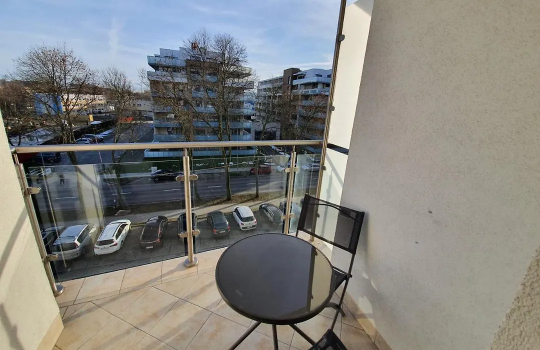 PRYWATNY Apartament w hotelu-1